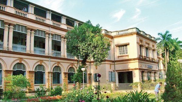 যাদবপুর বিশ্ববিদ্যালয়ের প্রশাসনিক ভবন। ফাইল ছবি যাদবপুর বিশ্ববিদ্যালয়ের প্রশাসনিক ভবন। ফাইল ছবি