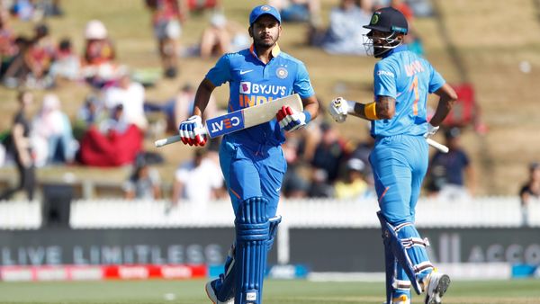 শ্রেয়স-রাহুল জুটি টানছেন (ছবি সৌজন্য টুইটার @BCCI) শ্রেয়স-রাহুল জুটি টানছেন (ছবি সৌজন্য টুইটার @BCCI)