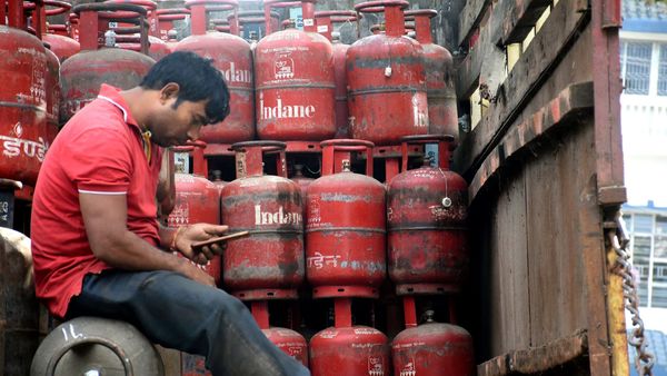 আবারও বাড়ল গ্যাসের দাম (ছবিটি প্রতীকী, সৌজন্য এএনআই) আবারও বাড়ল গ্যাসের দাম (ছবিটি প্রতীকী, সৌজন্য এএনআই)