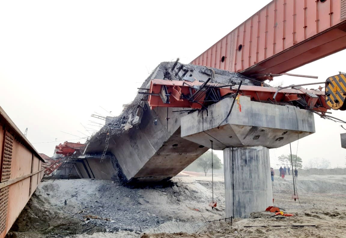 দুর্ঘটনাগ্রস্ত পিলার (ছবি সৌজন্য এএনআই) দুর্ঘটনাগ্রস্ত পিলার (ছবি সৌজন্য এএনআই)