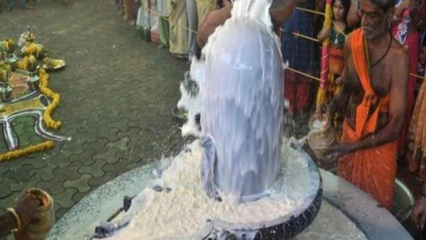 প্রতি বছর ফাল্গুন মাসে মহা শিবরাত্রি পালন করা হয় (ছবি সৌজন্য হিন্দুস্তান টাইমস) প্রতি বছর ফাল্গুন মাসে মহা শিবরাত্রি পালন করা হয় (ছবি সৌজন্য হিন্দুস্তান টাইমস)