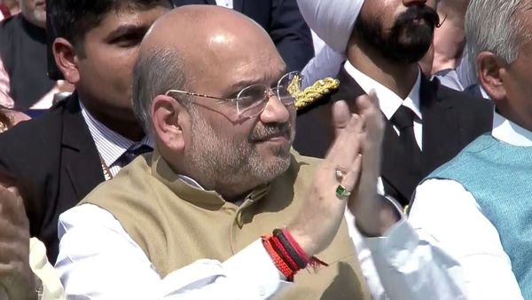 সোমবার আমদাবাদের মোতেরা স্টেডিয়ামে 'নমস্ত ট্রাম্প' অনুষ্ঠানে অমিত শাহ সোমবার আমদাবাদের মোতেরা স্টেডিয়ামে 'নমস্ত ট্রাম্প' অনুষ্ঠানে অমিত শাহ