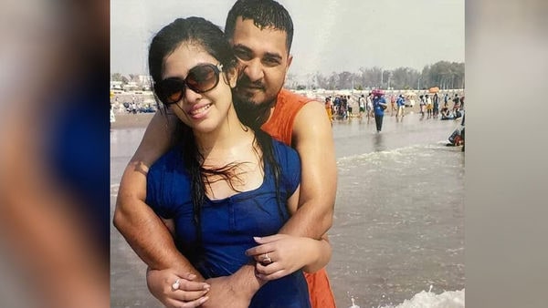 সৈকতে সাদ্দাম ও রিয়া সৈকতে সাদ্দাম ও রিয়া