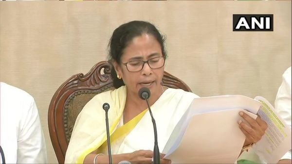 শুক্রবার নবান্নে মমতা বন্দ্যোপাধ্যায়। শুক্রবার নবান্নে মমতা বন্দ্যোপাধ্যায়।