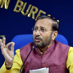 মোদী জমানায় কোনও বিস্ফোরণ হয়নি, দাবি জানিয়ে ট্রোলের শিকার জাভড়েকর