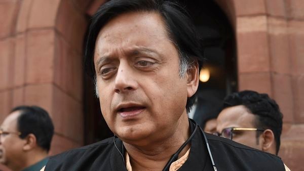 শশী থারুর। ফাইল ছবি (PTI) শশী থারুর। ফাইল ছবি (PTI)