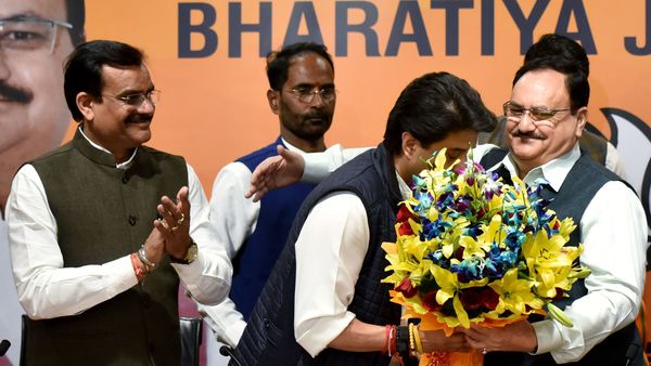 বিজেপিতে এলেন জ্যোতিরাদিত্য সিন্ধিয়া বিজেপিতে এলেন জ্যোতিরাদিত্য সিন্ধিয়া