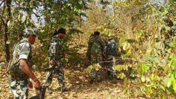 বিস্ফোরণের পরে ঘটনাস্থলে পৌঁছয় অতিরিক্ত নিরাপত্তা বাহিনী। বিস্ফোরণের পরে ঘটনাস্থলে পৌঁছয় অতিরিক্ত নিরাপত্তা বাহিনী।