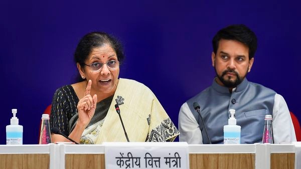 সাংবাদিক সম্মেলনে নির্মলা সীতারামন (PTI) সাংবাদিক সম্মেলনে নির্মলা সীতারামন (PTI)