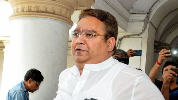 শুক্রবার তখন মনোনয়ন পেশ করতে যাচ্ছেন দীনেশ বাজাজ। (PTI) শুক্রবার তখন মনোনয়ন পেশ করতে যাচ্ছেন দীনেশ বাজাজ। (PTI)