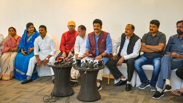 বেঙ্গালুরুতে আছেন কংগ্রেসের বিদ্রোহী বিধায়করা (PTI) বেঙ্গালুরুতে আছেন কংগ্রেসের বিদ্রোহী বিধায়করা (PTI)