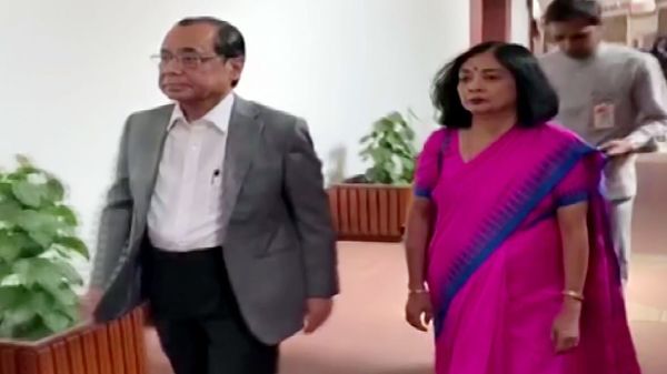 রাজ্যসভায় সস্ত্রীক রঞ্জন গগৈ রাজ্যসভায় সস্ত্রীক রঞ্জন গগৈ