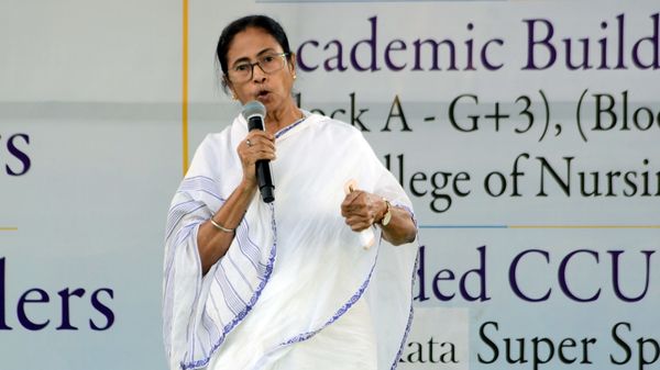 আন্তর্জাতিক উড়ান বন্ধের দাবি মমতার (ফাইল ছবি, সৌজন্য এএনআই) আন্তর্জাতিক উড়ান বন্ধের দাবি মমতার (ফাইল ছবি, সৌজন্য এএনআই)