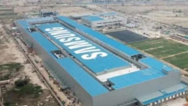 গ্রেটার নয়েডায় Samsung-এর কারখানা গ্রেটার নয়েডায় Samsung-এর কারখানা
