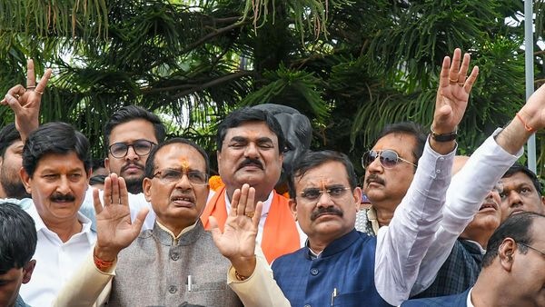 চতুর্থ বার মধ্য প্রদেশের মুখ্যমন্ত্রী হিসেবে শপথ নিতে চলেছেন শিবরাজ সিং চৌহান। ছবি: পিটিআই। (PTI) চতুর্থ বার মধ্য প্রদেশের মুখ্যমন্ত্রী হিসেবে শপথ নিতে চলেছেন শিবরাজ সিং চৌহান। ছবি: পিটিআই। (PTI)