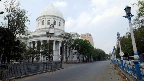 লকডাউনের কলকাতায় শুনশান বিবাদী বাগ চত্বর লকডাউনের কলকাতায় শুনশান বিবাদী বাগ চত্বর