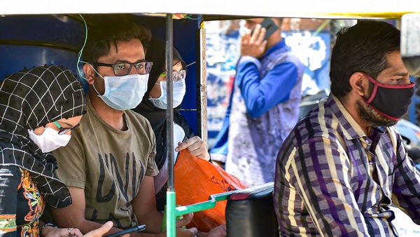 করোনাভাইরাসের প্রকোপে কার্যত মৃত্যুমিছিল চলছে (ছবিটি প্রতীকী, সৌজন্য পিটিআই) করোনাভাইরাসের প্রকোপে কার্যত মৃত্যুমিছিল চলছে (ছবিটি প্রতীকী, সৌজন্য পিটিআই)
