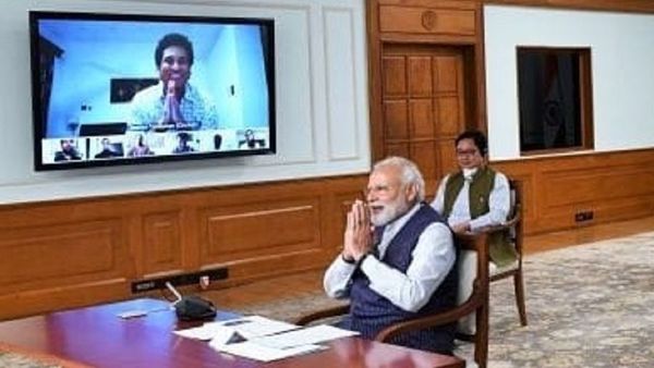ভিডিও কনফারেন্সে সচিনের সঙ্গে কথা বলছেন মোদী। ভিডিও কনফারেন্সে সচিনের সঙ্গে কথা বলছেন মোদী।