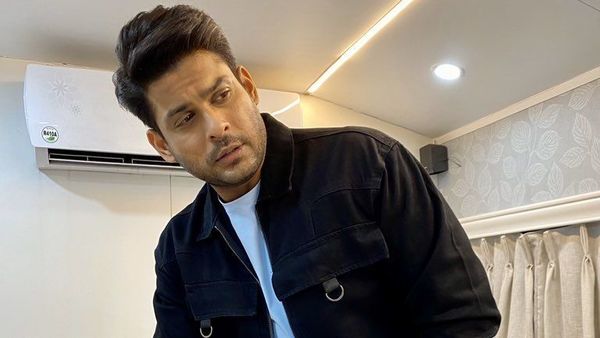 মন জিতে নিলেন সিদ্ধার্থ (ছবি-টুইটার) মন জিতে নিলেন সিদ্ধার্থ (ছবি-টুইটার)
