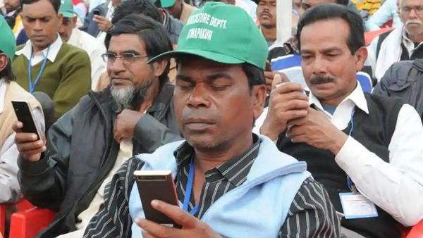 সোশ্যাল মিডিয়ায় ঘুরে বেড়ানো এই বার্তা সরাসরি ভুয়ো। সোশ্যাল মিডিয়ায় ঘুরে বেড়ানো এই বার্তা সরাসরি ভুয়ো।