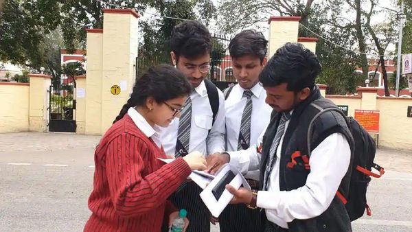 আগামী শিক্ষাবর্ষে তিনটি নতুন বিষয় পাঠ্যক্রমের অন্তর্ভুক্ত করার সিদ্ধান্ত নিল সিবিএসই। আগামী শিক্ষাবর্ষে তিনটি নতুন বিষয় পাঠ্যক্রমের অন্তর্ভুক্ত করার সিদ্ধান্ত নিল সিবিএসই।