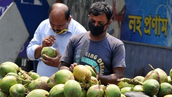 রাজ্যে করোনা আক্রান্ত ১০০-র কাছে (ছবিটি প্রতীকী, সৌজন্য পিটিআই) রাজ্যে করোনা আক্রান্ত ১০০-র কাছে (ছবিটি প্রতীকী, সৌজন্য পিটিআই)
