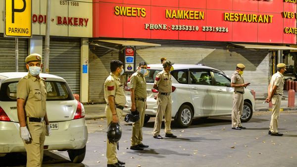 সিল করা হল দিল্লির বাঙালি মার্কেট (PTI) সিল করা হল দিল্লির বাঙালি মার্কেট (PTI)