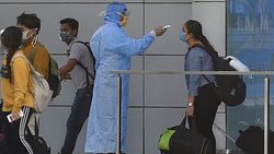 বিমানবন্দরে চলছে থার্মাল স্ক্রিনিং (ছবি সৌজন্য পিটিআই)