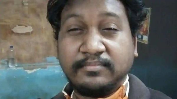 পুলিশের তদন্তে জানা যায়, গত ১১ বছর ধরে ইঞ্জিনিয়ারিং পরীক্ষায় ফেল করা রবিই আসলে ‘নিশা’। পুলিশের তদন্তে জানা যায়, গত ১১ বছর ধরে ইঞ্জিনিয়ারিং পরীক্ষায় ফেল করা রবিই আসলে ‘নিশা’।