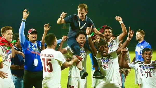 আই লিগ চ্যাম্পিয়ন হওয়ার পর মোহনবাগান। ছবি- টুইটার। আই লিগ চ্যাম্পিয়ন হওয়ার পর মোহনবাগান। ছবি- টুইটার।