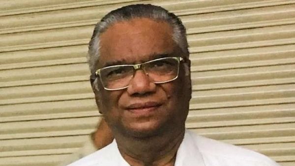 চিকিৎসক কে এম ইসমাইল হুসেন। লোকমুখে তিনি জনপ্রিয় হয়েছিলেন ‘২ টাকার ডাক্তার’ নামে। চিকিৎসক কে এম ইসমাইল হুসেন। লোকমুখে তিনি জনপ্রিয় হয়েছিলেন ‘২ টাকার ডাক্তার’ নামে।
