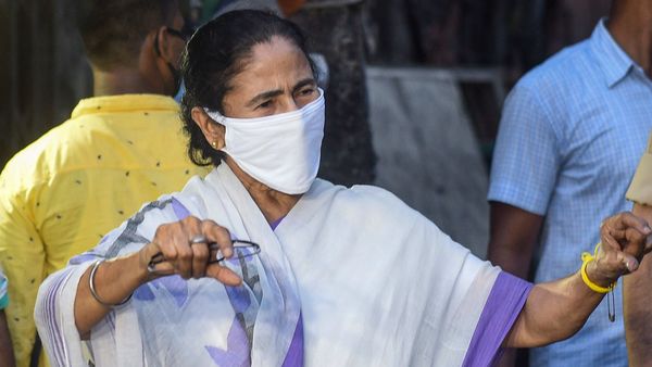 মুখ্যমন্ত্রী মমতা বন্দ্যোপাধ্যায় (ফাইল ছবি, সৌজন্য পিটিআই) মুখ্যমন্ত্রী মমতা বন্দ্যোপাধ্যায় (ফাইল ছবি, সৌজন্য পিটিআই)