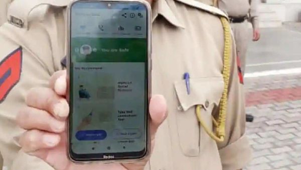 আরোগ্য সেতু অ্যাপ-এর অনুকরণে ভুয়ো অ্যাপ তৈরি করেছে পাকিস্তানি চর সংস্থা। আরোগ্য সেতু অ্যাপ-এর অনুকরণে ভুয়ো অ্যাপ তৈরি করেছে পাকিস্তানি চর সংস্থা।