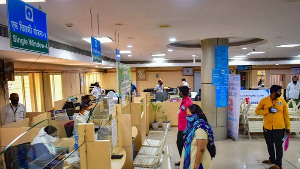 SBI ব্রাঞ্চ (PTI) SBI ব্রাঞ্চ (PTI)