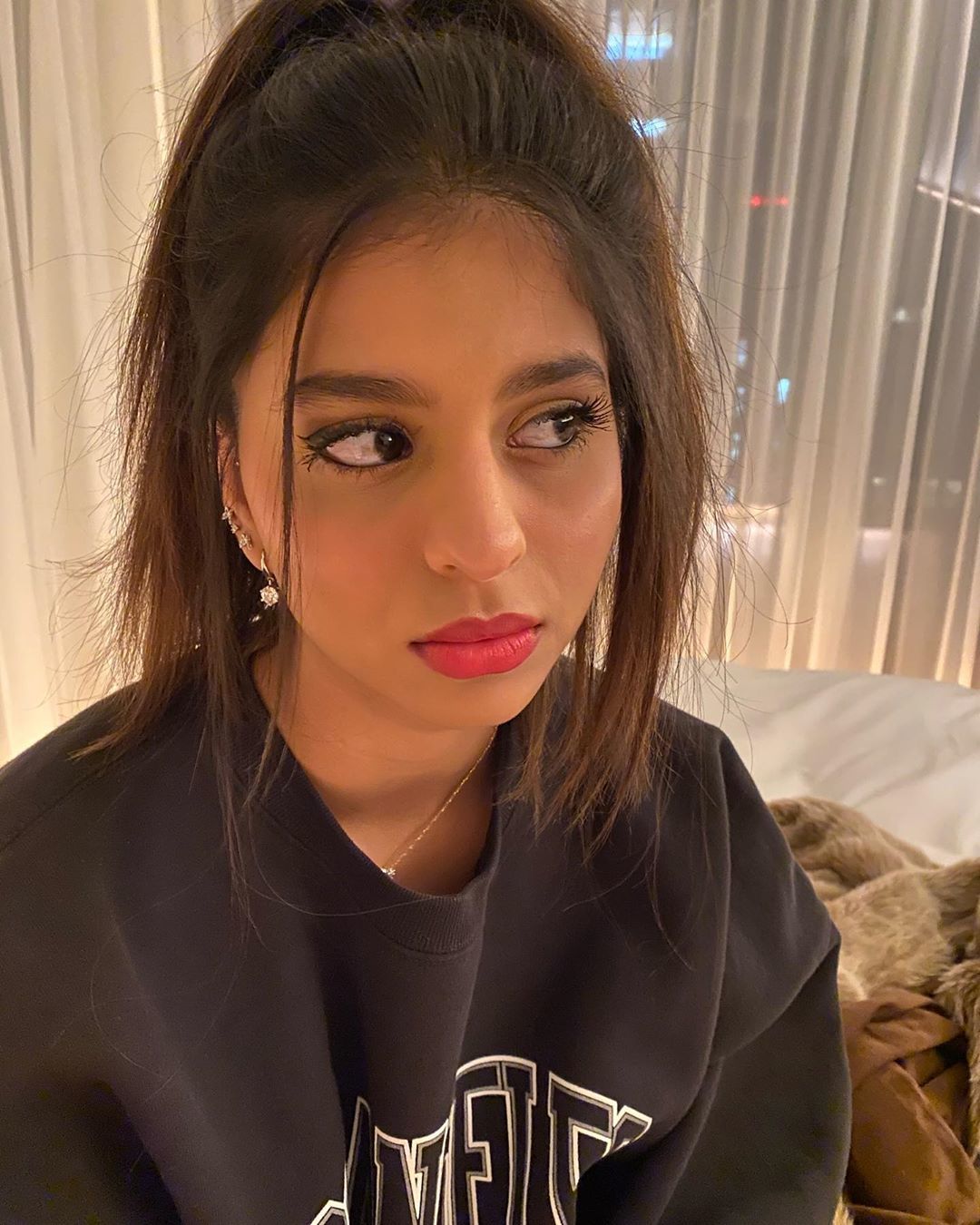 Suhanaは3月にInstagramプロフィールを公開しました。 シャー・ルクの娘はすでに検証の青い目盛りを受け取っています。 彼の信者の数も驚くべきです。 現在、約7人半の人々がこのソーシャルメディアプラットフォームでSuhanaをフォローしています。 （写真-Instagram）