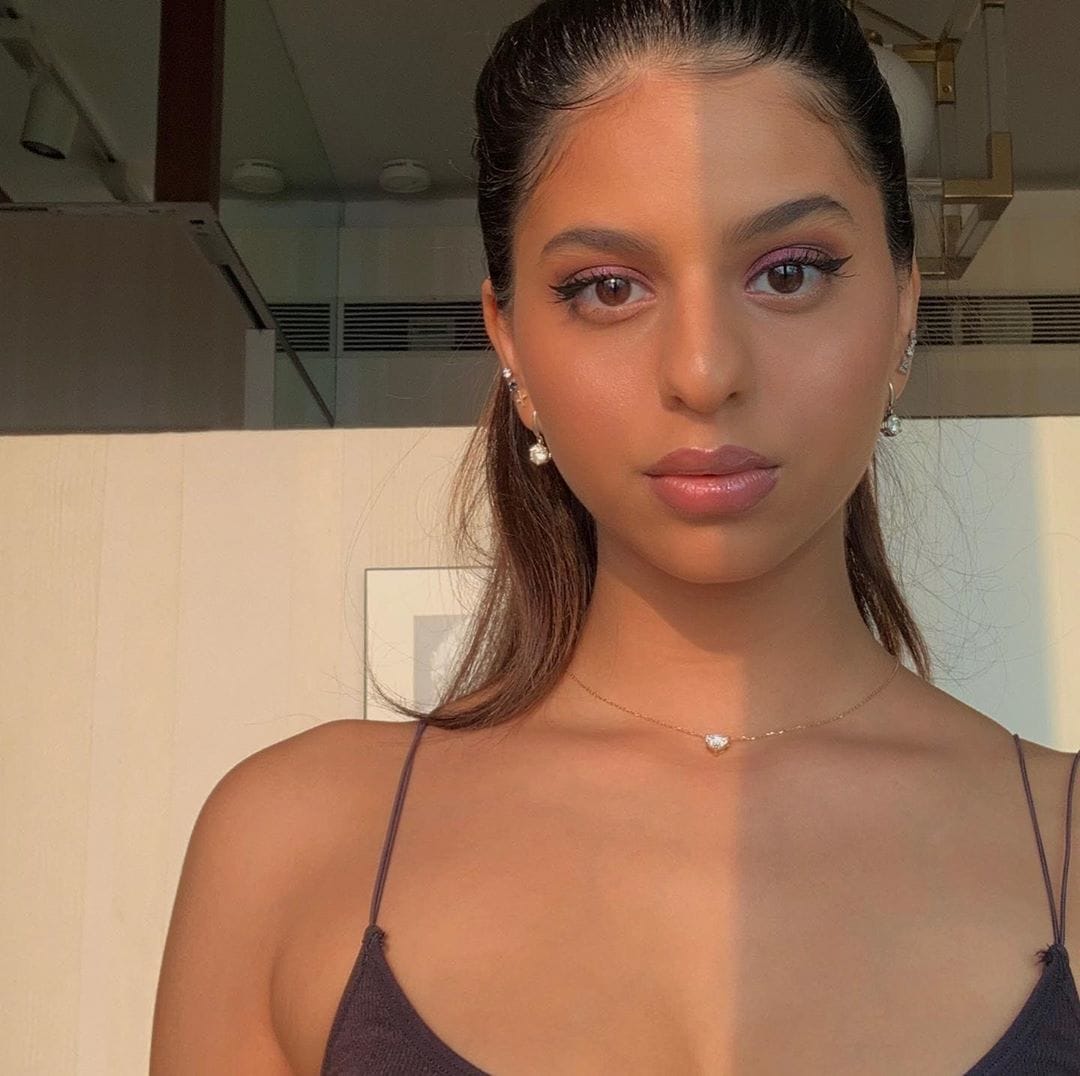 以前、SuhanaはVogue Indiaのカバーガールとしても見られていました。 彼はボリウッドでキャリアを築きたいと聞いています。 彼の準備も本格化している。 しかし、シャールクは、研究を終えた後にのみ、Bタウンで働く許可を得ると通知しました。 （写真-Instagram）