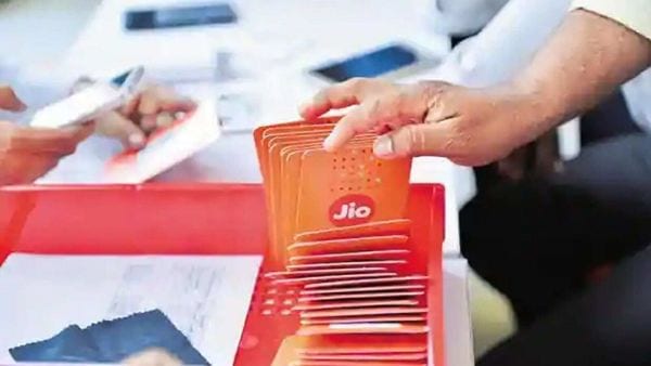 ঘরে বসে কাজের সুবিধায় নতুন ‘ওয়ার্ক ফ্রম হোম’ প্যাক চালু করল রিলায়েন্স জিও। ঘরে বসে কাজের সুবিধায় নতুন ‘ওয়ার্ক ফ্রম হোম’ প্যাক চালু করল রিলায়েন্স জিও।