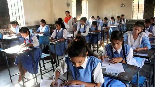 চলতি বছরে স্কুল শিক্ষার্থীদের প্রাথমিক ও মাধ্যমিক স্তরের পরীক্ষার ফলাফল দেখে শিক্ষার অগ্রগতি বোঝা যায়। চলতি বছরে স্কুল শিক্ষার্থীদের প্রাথমিক ও মাধ্যমিক স্তরের পরীক্ষার ফলাফল দেখে শিক্ষার অগ্রগতি বোঝা যায়।