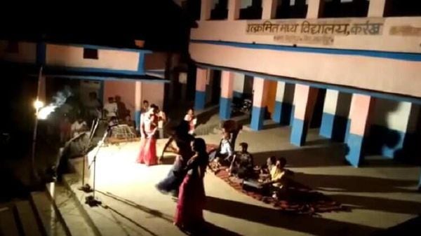চলছে নাচগান চলছে নাচগান