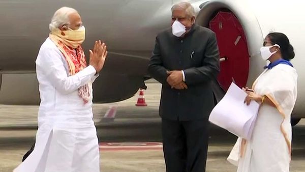 বিমানবন্দরে তিন নেতা বিমানবন্দরে তিন নেতা