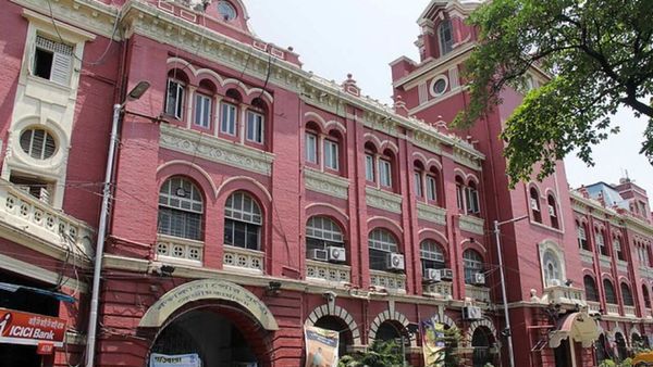 কলকাতা পুরসভার কমিশনারকে সরিয়ে দিয়েছে পশ্চিমবঙ্গ প্রশাসন। কলকাতা পুরসভার কমিশনারকে সরিয়ে দিয়েছে পশ্চিমবঙ্গ প্রশাসন।