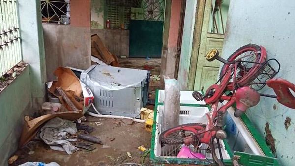 বৃহস্পতিবার অভিযুক্তদের বাড়ি ভাঙচুরের পর বৃহস্পতিবার অভিযুক্তদের বাড়ি ভাঙচুরের পর