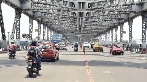 চতুর্থ দফার লকডাউনে হাওড়া ব্রিজ (ছবি সৌজন্য পিটিআই) চতুর্থ দফার লকডাউনে হাওড়া ব্রিজ (ছবি সৌজন্য পিটিআই)