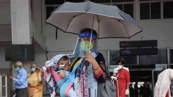 আলনক ১-এর আগেরদিন দেশে করোনা আক্রান্তের নয়া রেকর্ড (ছবিটি প্রতীকী, সৌজন্য পিটিআই) আলনক ১-এর আগেরদিন দেশে করোনা আক্রান্তের নয়া রেকর্ড (ছবিটি প্রতীকী, সৌজন্য পিটিআই)