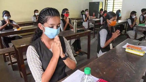 CBSE-র নির্দেশ মতো পরীক্ষার্থীদের বাড়ির কাছাকাছি স্কুলেই পরীক্ষাকেন্দ্র তৈরি করা হবে। CBSE-র নির্দেশ মতো পরীক্ষার্থীদের বাড়ির কাছাকাছি স্কুলেই পরীক্ষাকেন্দ্র তৈরি করা হবে।