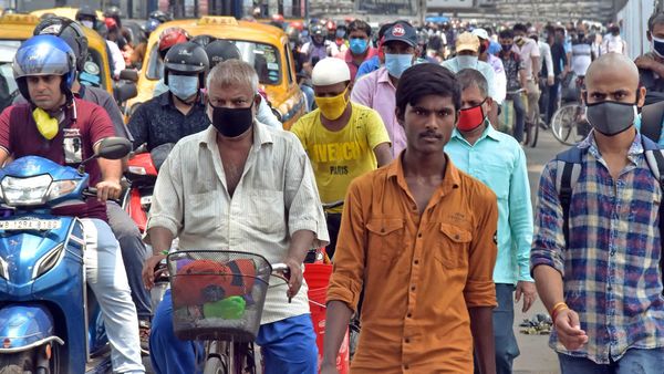 শনিবার দুপুরে হাওড়া ব্রিজ। শনিবার দুপুরে হাওড়া ব্রিজ।