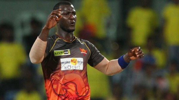 সানরাইজার্সের জার্সিতে ড্যারেন স্যামি। ছবি- টুইটার। সানরাইজার্সের জার্সিতে ড্যারেন স্যামি। ছবি- টুইটার।