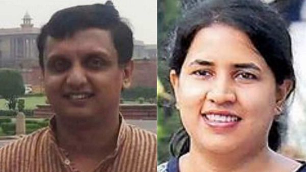 ১৫ জুন তিরুবনন্তপুরমে আনুষ্ঠানিক বিয়ে সম্পন্ন হবে কেরালার মুখ্যমন্ত্রী পিনারাই বিজয়নের মেয়ে বীণার সঙ্গে ডিওয়াইএফআই-এর জাতীয় সভাপতি পি এ মহম্মদ রিয়াসের। ১৫ জুন তিরুবনন্তপুরমে আনুষ্ঠানিক বিয়ে সম্পন্ন হবে কেরালার মুখ্যমন্ত্রী পিনারাই বিজয়নের মেয়ে বীণার সঙ্গে ডিওয়াইএফআই-এর জাতীয় সভাপতি পি এ মহম্মদ রিয়াসের।
