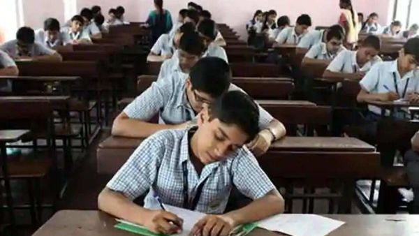 CBSE দ্বাদশ শ্রেণির অবশিষ্ট পরীক্ষার জন্য বুধবার থেকে আবার অ্যাডমিট কার্ড দেওয়া হবে। CBSE দ্বাদশ শ্রেণির অবশিষ্ট পরীক্ষার জন্য বুধবার থেকে আবার অ্যাডমিট কার্ড দেওয়া হবে।