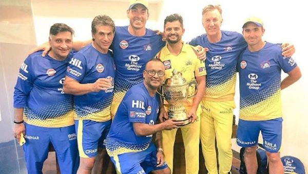 রায়নার সঙ্গে সিএসকের সাপোর্ট স্টাফের দলে ডাক্তার মধু (একেবারে বাঁ-দিকে)। ছবি- ইনস্টাগ্রাম। রায়নার সঙ্গে সিএসকের সাপোর্ট স্টাফের দলে ডাক্তার মধু (একেবারে বাঁ-দিকে)। ছবি- ইনস্টাগ্রাম।